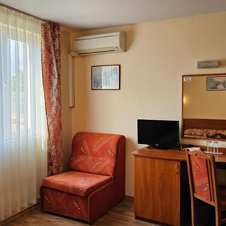 Caprice Family Hotel Warna Exterior foto