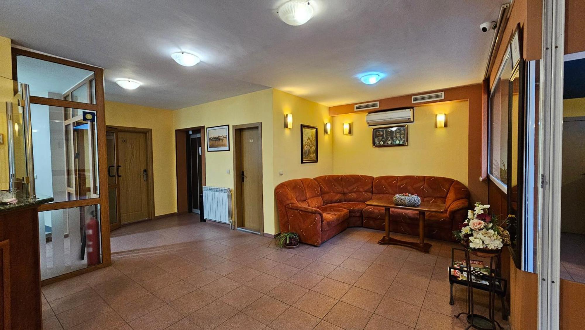 Caprice Family Hotel Warna Exterior foto