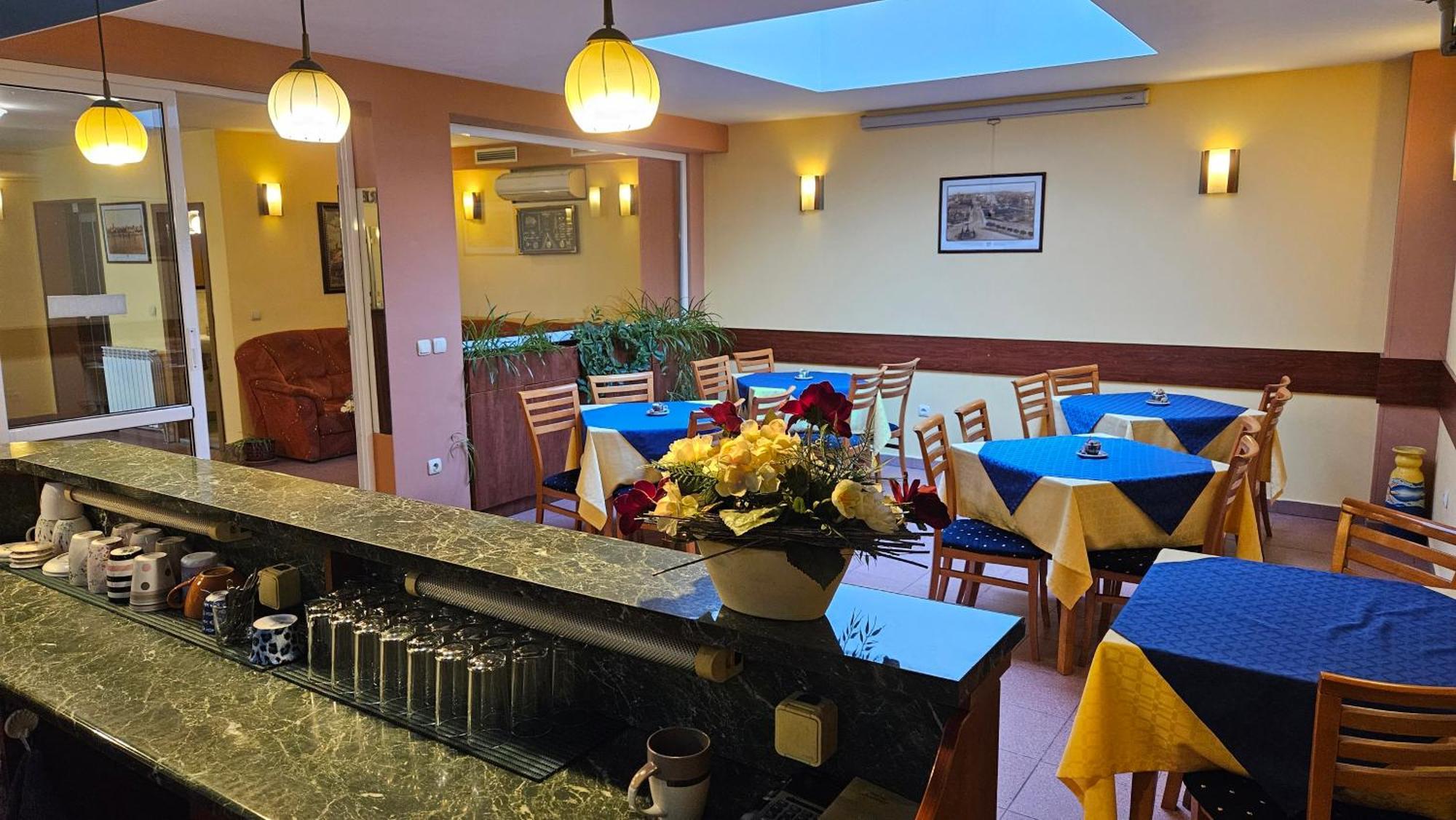 Caprice Family Hotel Warna Exterior foto
