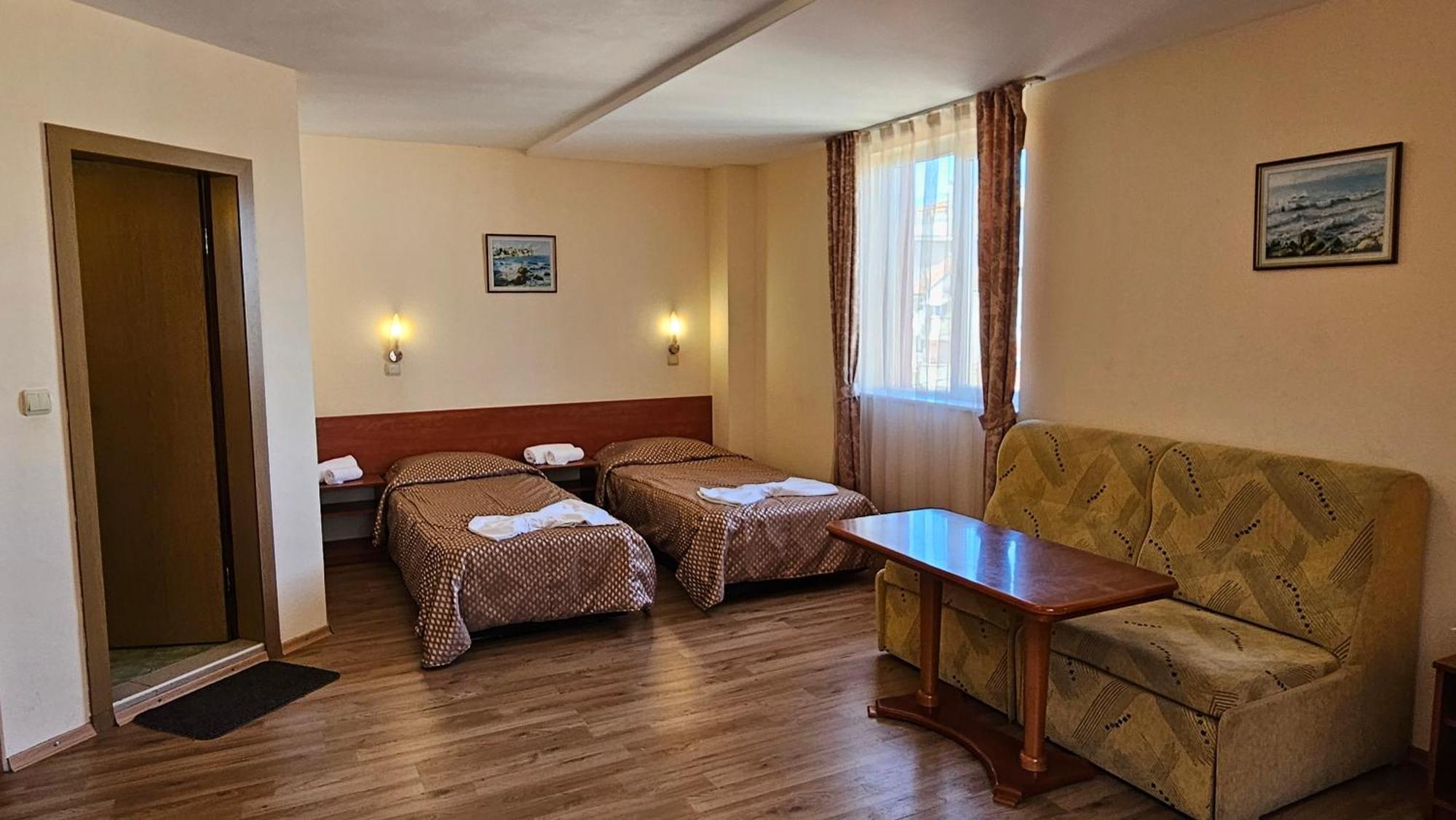 Caprice Family Hotel Warna Exterior foto