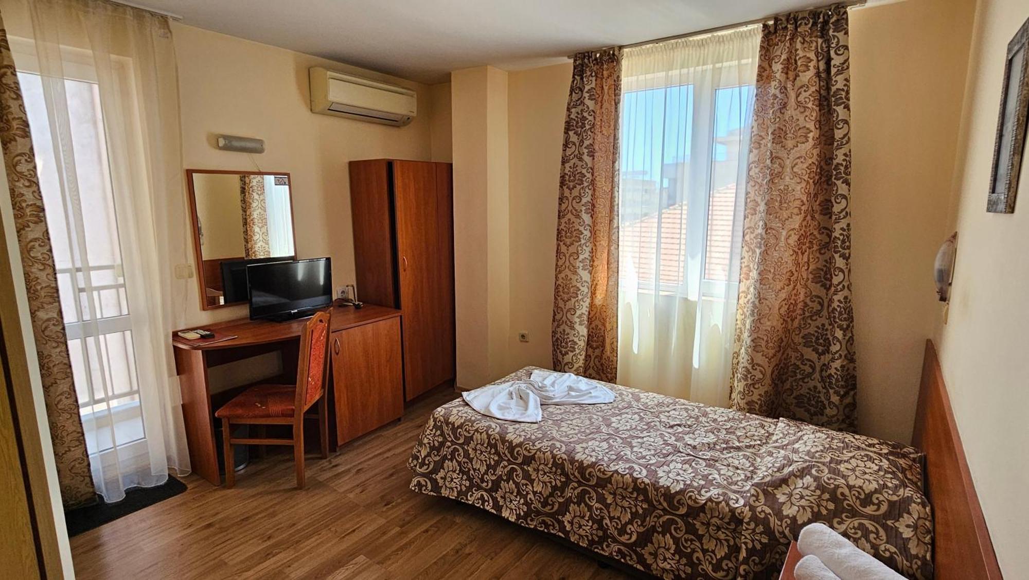 Caprice Family Hotel Warna Exterior foto