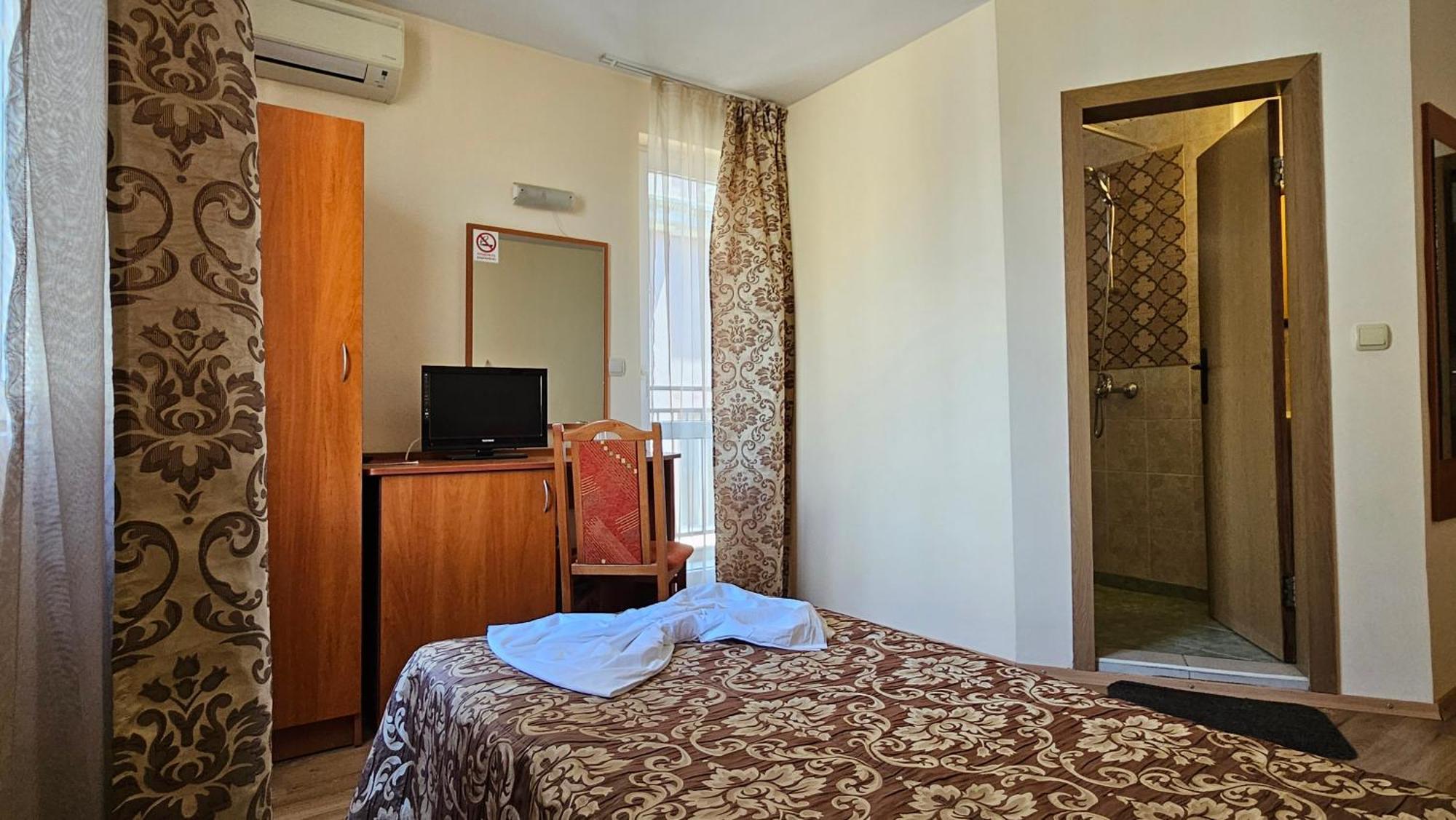 Caprice Family Hotel Warna Exterior foto