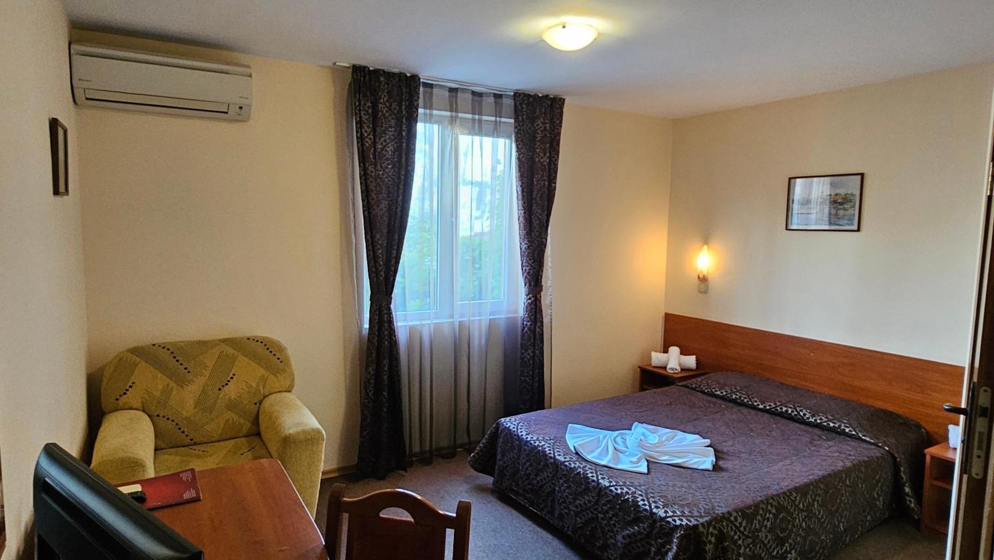 Caprice Family Hotel Warna Exterior foto